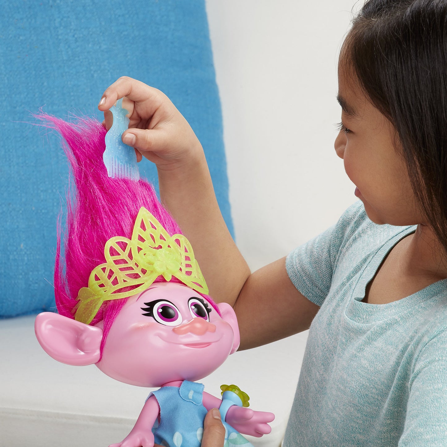 Hasbro Trolls Hug Time Poppy Doll