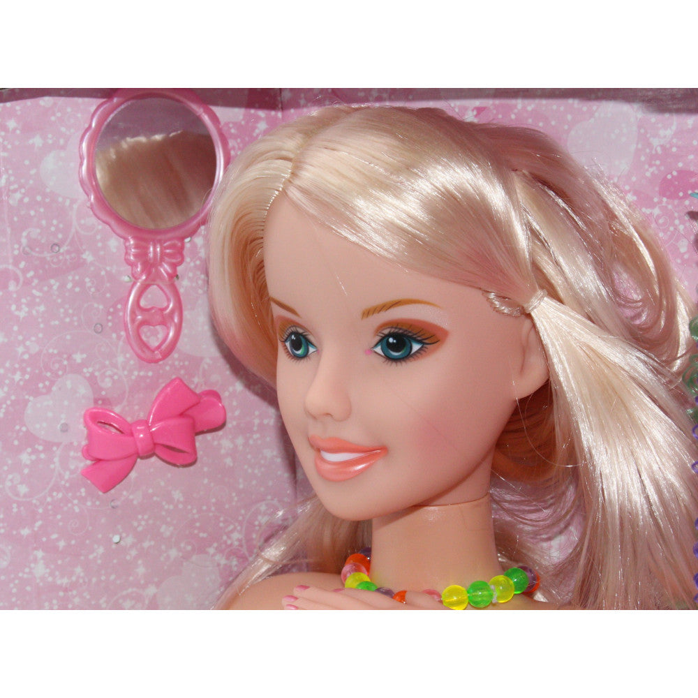 Hairstyling doll head with accessories