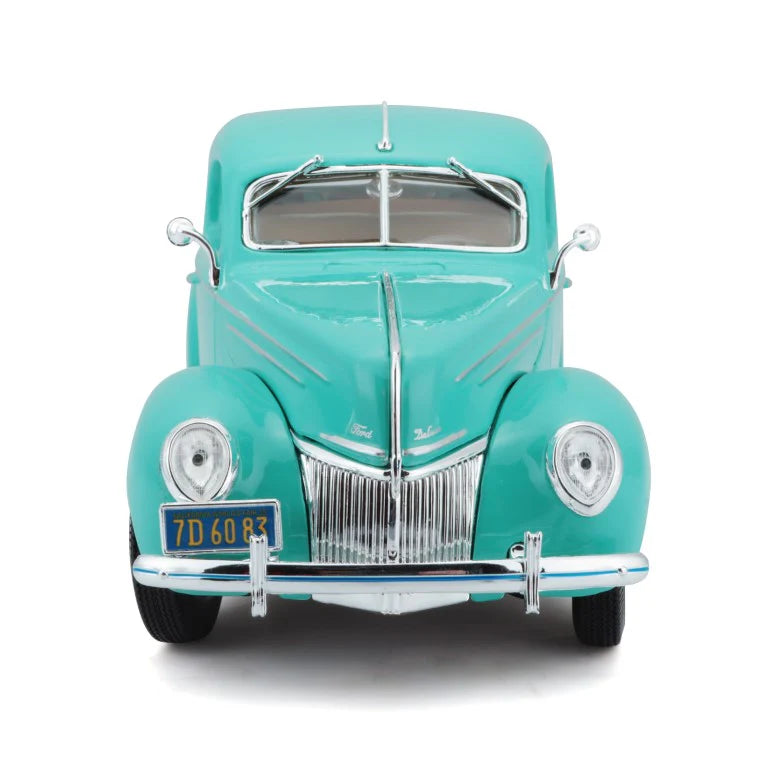 Maisto 1:18 Diecast Ford Deluxe Coupe 1939 Green